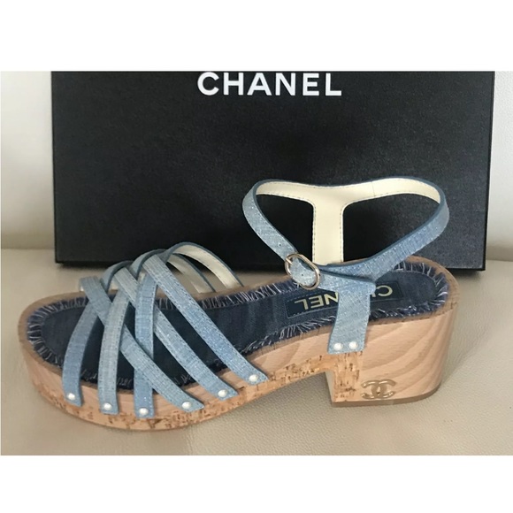 Chanel 18C Wood Platform Blue Fantasy Leather Pearl Studs Sandals EU40 9US New - Picture 4 of 12